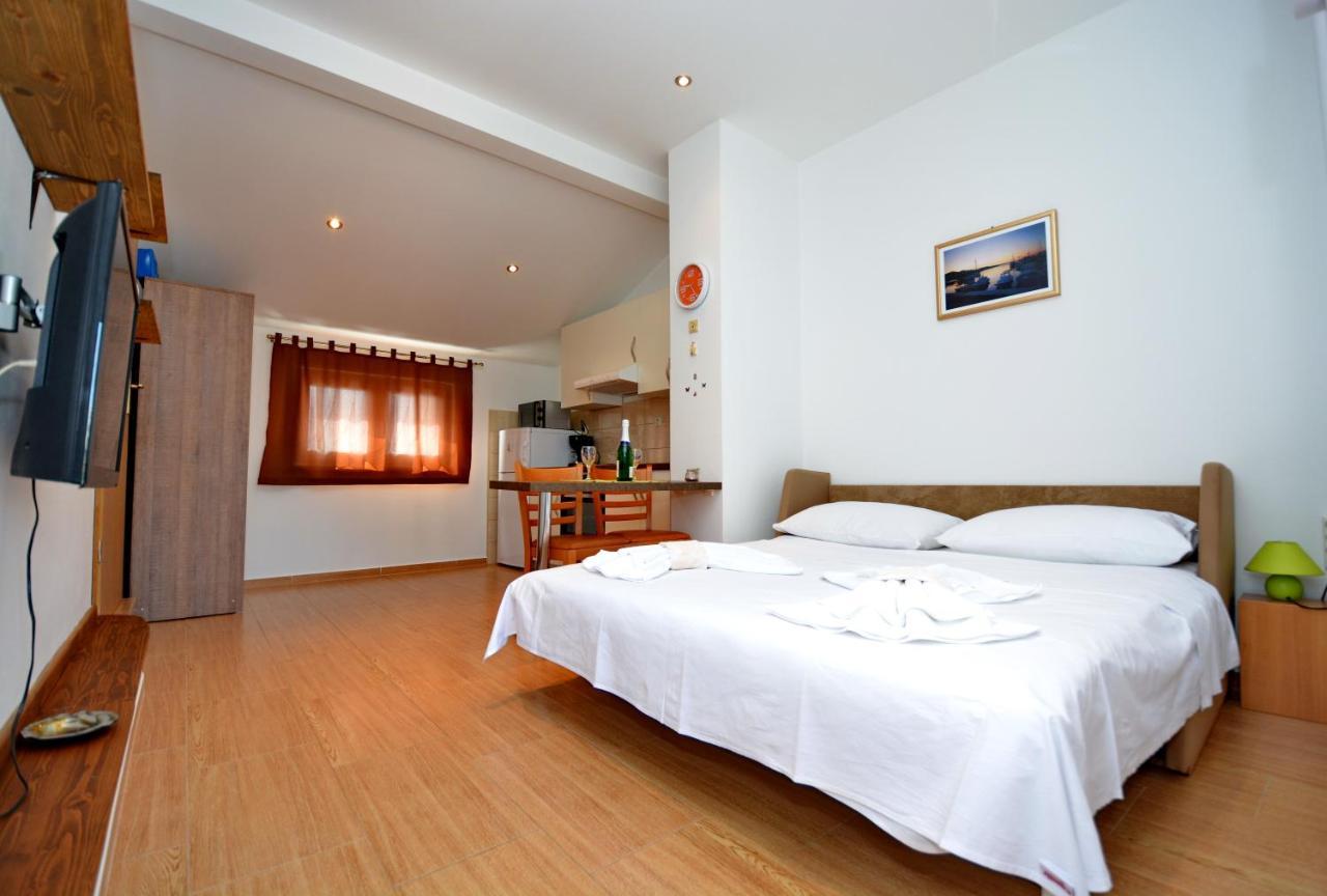 Studio Apartment Martin Zadar Bagian luar foto
